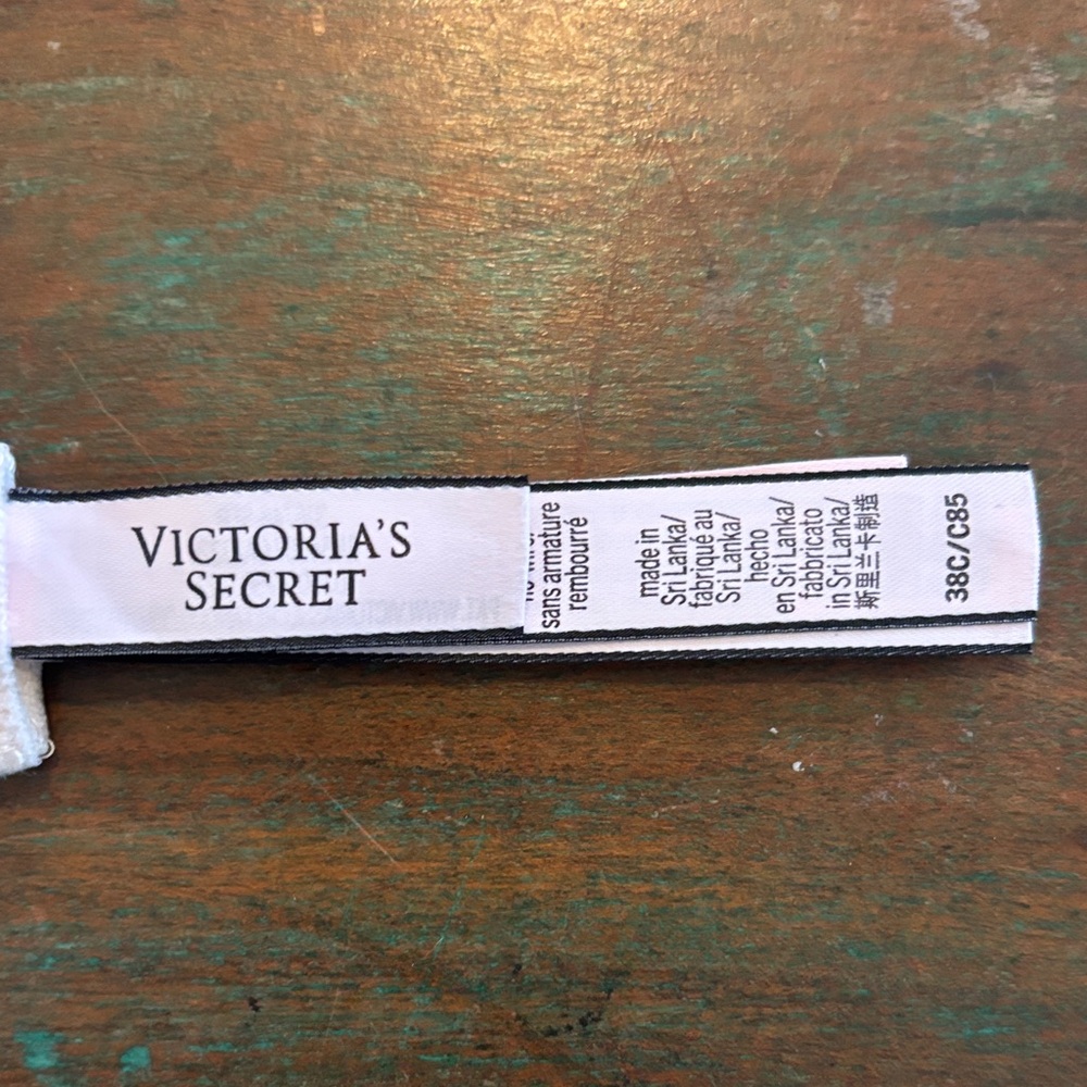 NWOT Victoria's Secret Wireless Push-up Bra in Soft Beige - Picture 4 of 4